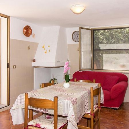 Appartamenti In Villa Con Ampio Giardino Esterno Posada  Extérieur photo