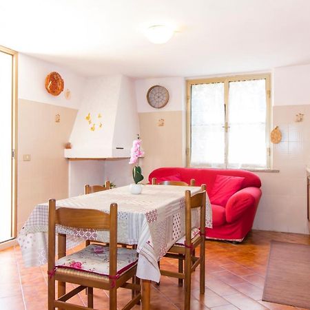 Appartamenti In Villa Con Ampio Giardino Esterno Posada  Extérieur photo