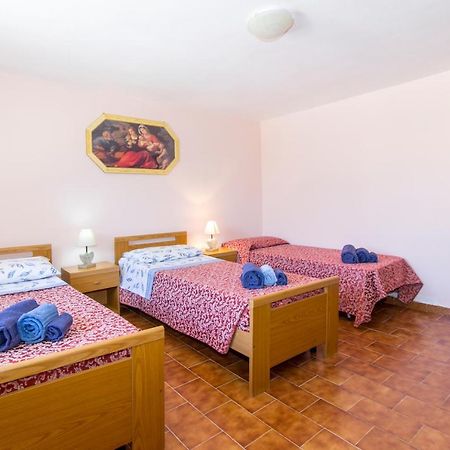 Appartamenti In Villa Con Ampio Giardino Esterno Posada  Extérieur photo