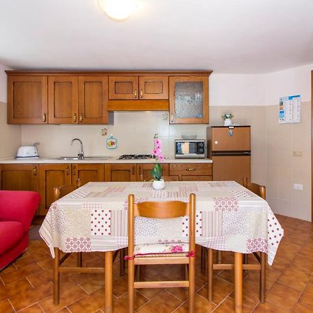 Appartamenti In Villa Con Ampio Giardino Esterno Posada  Extérieur photo
