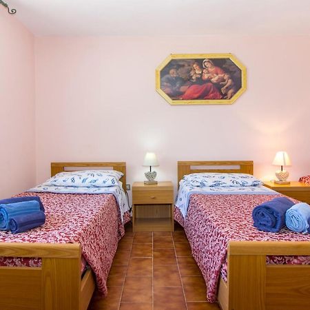 Appartamenti In Villa Con Ampio Giardino Esterno Posada  Extérieur photo