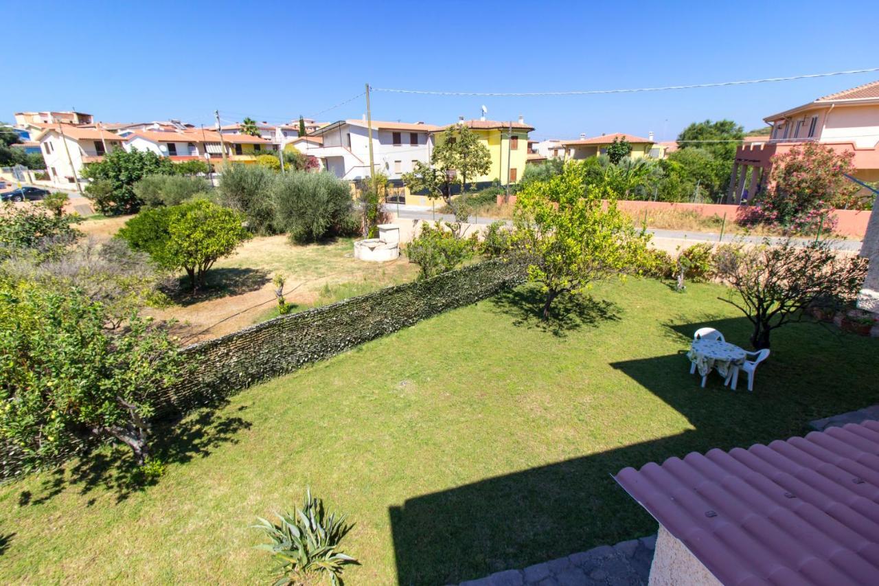 Appartamenti In Villa Con Ampio Giardino Esterno Posada  Extérieur photo