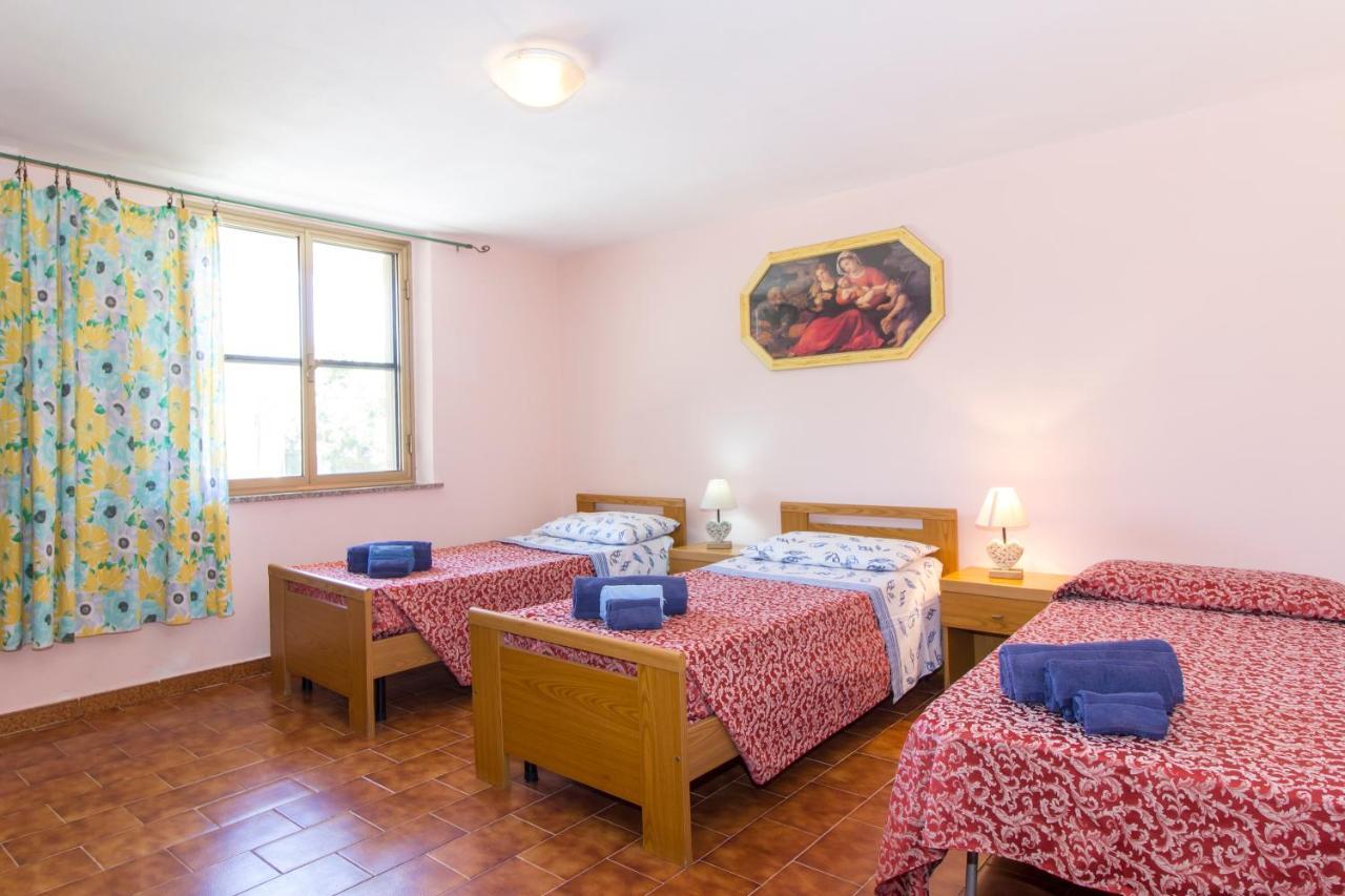 Appartamenti In Villa Con Ampio Giardino Esterno Posada  Extérieur photo