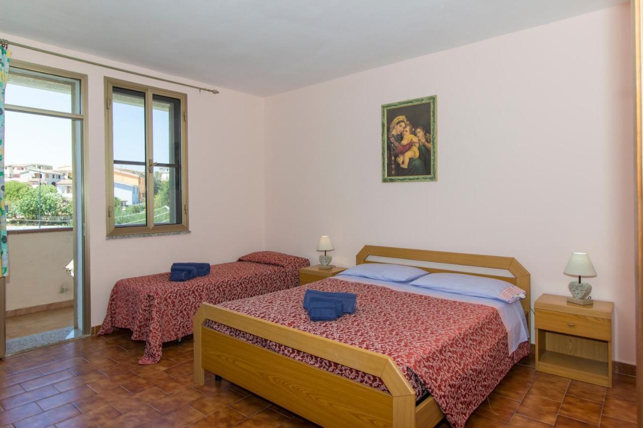 Appartamenti In Villa Con Ampio Giardino Esterno Posada  Extérieur photo
