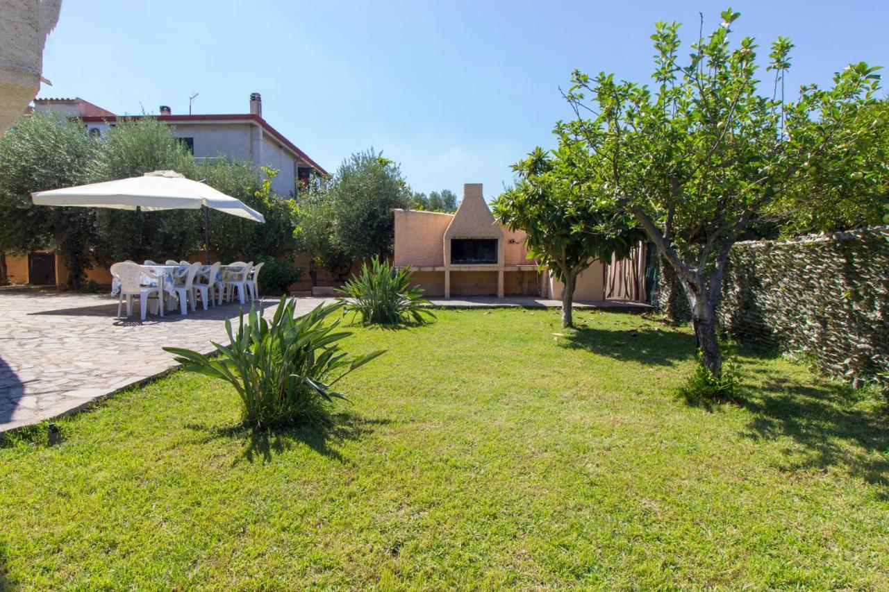 Appartamenti In Villa Con Ampio Giardino Esterno Posada  Extérieur photo