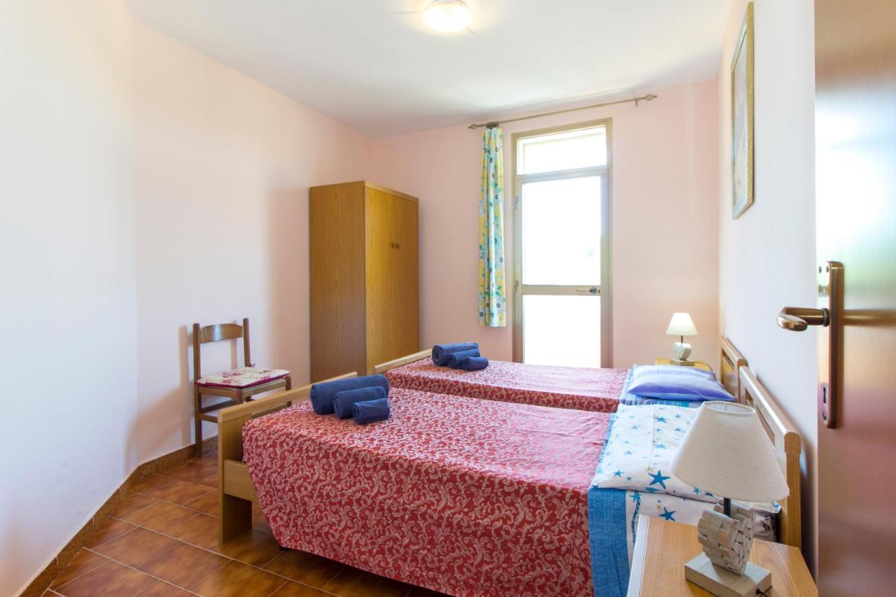 Appartamenti In Villa Con Ampio Giardino Esterno Posada  Extérieur photo