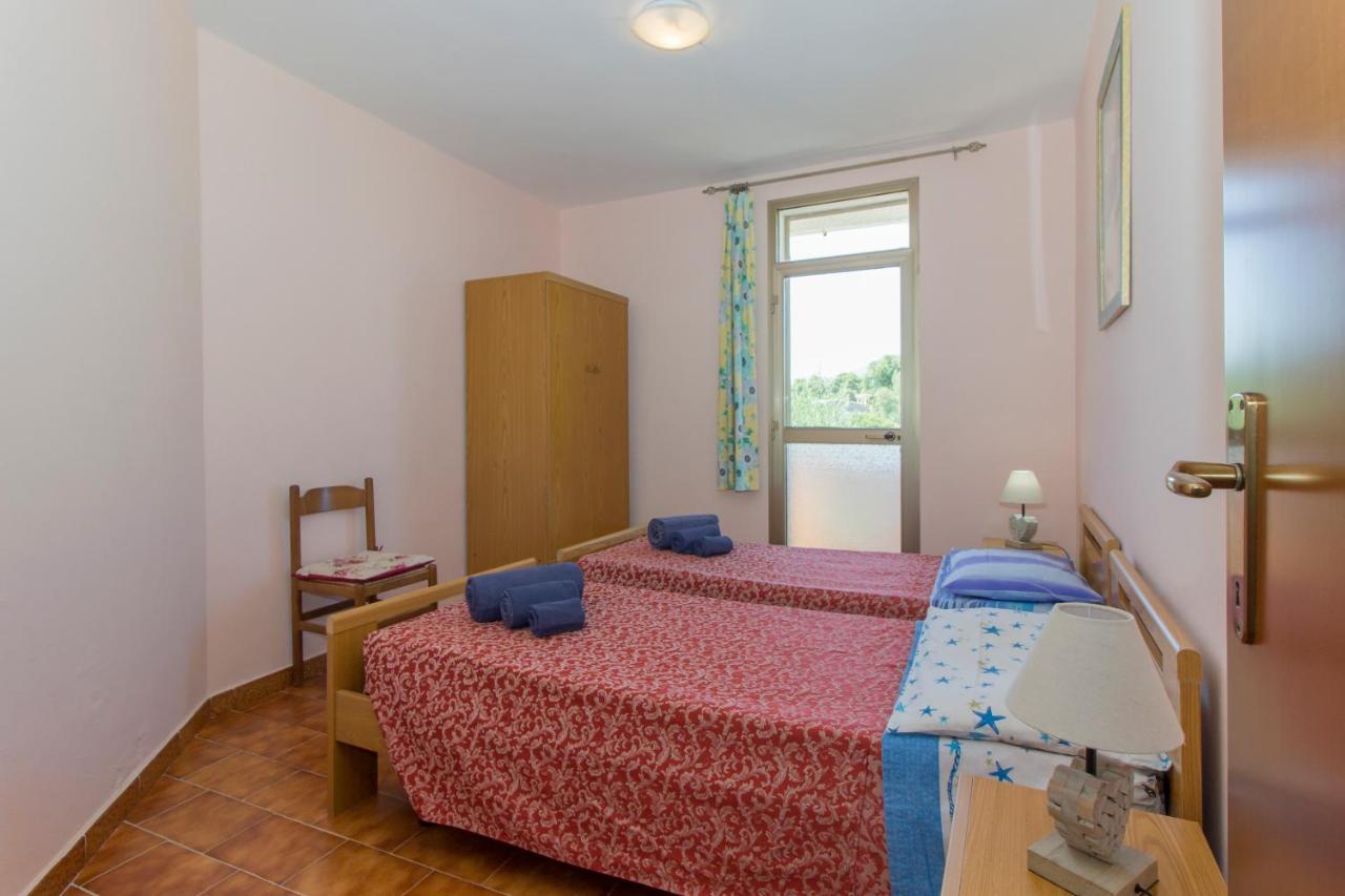 Appartamenti In Villa Con Ampio Giardino Esterno Posada  Extérieur photo