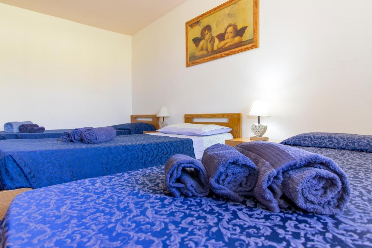 Appartamenti In Villa Con Ampio Giardino Esterno Posada  Extérieur photo